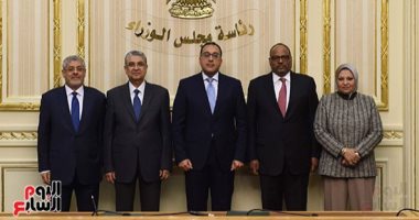 رئيس الوزراء يشهد توقيع اتفاقيتين لإنشاء محطتين للرياح والطاقة الشمسية