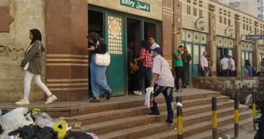 شكوى من انتشار القمامة أمام محطة مترو عزبة النخل