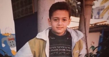 سعد لمجرد يستعيد ذكريات الطفولة بصورة من الزمن الجميل