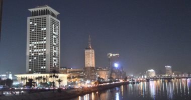 إضاءة مبنى الخارجية بأحرف UDHR احتفالا باليوم العالمى لحقوق الإنسان.. صور