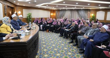 الإمام الأكبر يشيد بواعظات الأزهر ويؤكد نجاحهن فى دعم الأسرة المصرية