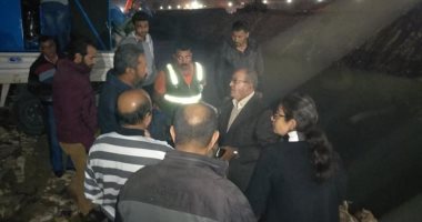 إصلاح كسر بخط مياه رئيسى شرق الإسكندرية.. صور