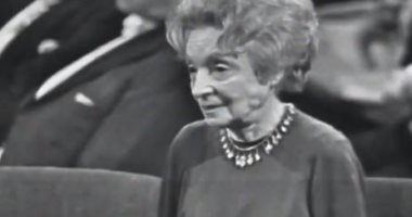 فازت بنوبل فى عيد ميلادها.. قصة منح أديبة ألمانية الجائزة يوم ميلادها 1966 