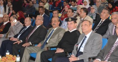 صور.. محافظ الإسماعيلية يشهد احتفالية يوم الكفيف ويصرف مكافأت لمدرستهم