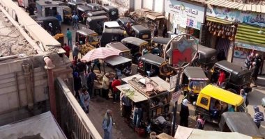 شكوى من انتشار التوك توك والباعة الجائلين أمام محطة مترو عزبة النخل