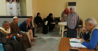 صور.. رئيس مدينة الأقصر يعقد لقاء "اليوم المفتوح" لحل مشاكل المواطنين