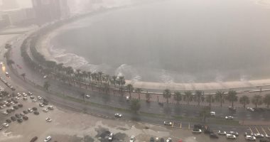 أمطار غزيرة تضرب إمارة الشارقة بالإمارات وانخفاض حاد فى درجات الحرارة