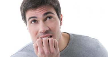 أعراض القلق الجسدية.. أبرزها سرعة دقات القلب والشعور بالأرق