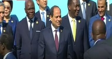 شاهد.. لحظة وصول الرئيس السيسى مقر منتدى أسوان للسلام والتنمية