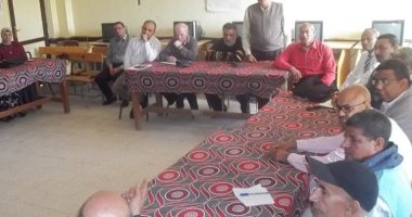 وكيل تعليم الأقصر يتفقد فعاليات تدريب موجهى إدارة القرنة غربى المحافظة.. صور