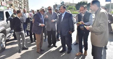 محافظ أسيوط يتفقد أعمال النظافة ويلتقى المواطنين بميدان أسماء الله الحسنى