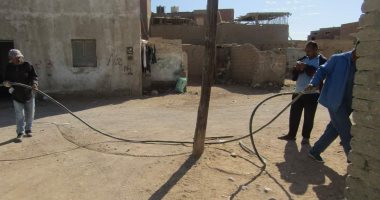استمرار حملات تغطية أعمدة وكابلات الكهرباء بغارب حفاظا على أرواح المواطنين..صور