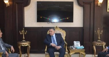 محافظ البحر الأحمر يبحث مع رئيس جامعة جنوب الوادى أخر إنشاءات كلية الألسن بالغردقة