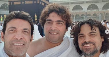 من أمام الكعبة .. سعد الصغير يدعو لـ شعبان عبد الرحيم (فيديو)