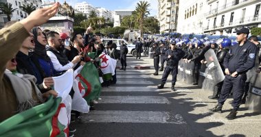 فيديو.. مظاهرات فى الجزائرة لرفض الانتخابات الرئاسية