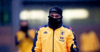تريزيجيه "الملثم" يظهر فى تدريبات أستون فيلا قبل لقاء شيفيلد.. صور
