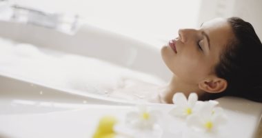 وصفات طبيعية مختلفة للعناية بالجسم.. من تفتيح الأماكن الداكنة لترطيب البشرة