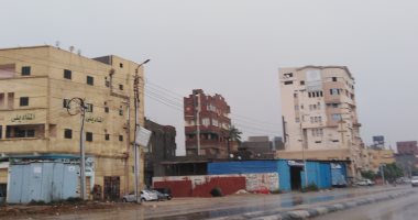 الأمطار تغرق شوارع مدن وقرى دمياط والفيوم.. صور