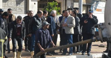 صور.. محافظ البحيرة يتفقد أعمال رفع آثار الأمطار الغزيرة بشوارع دمنهور