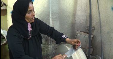 مفيش حاجة وقفتهم.. دينا الصبح بتدرس ميكانيكا وبليل بلية فى ورشة.. أم ياسمين أجدع أسطى على خط الهرم.. نوارة بائعة أنابيب دليفرى.. "عين الحياة" الحديد فى إيديها يلين..ولو بتدور على أجدع جزار اسأل عن أم كريم