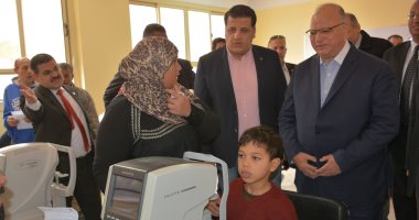 صور.. محافظ القاهرة يتفقد قافلة طبية بالأسمرات للكشف على أهالى الحى وأطفالهم 