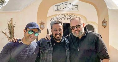 "ابن الساحر" يؤدى أول صلاة فى مسجد الراحل هيثم أحمد زكى