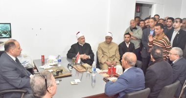 محافظ أسيوط يلتقى مواطني أبنوب بمقر مجلس المدينة للاستماع إلى طلباتهم