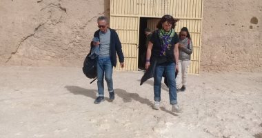 وفد سياحى من أمريكا وإيطاليا يزوران المناطق الأثرية بالمنيا