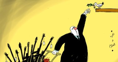 كاريكاتير صحفية إماراتية.. صانعو السلاح هم حمامة السلام 