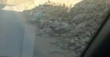 قارئ يشكو تراكم مخلفات البناء على امتداد شارع 9 بالمقطم 