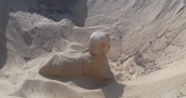 الآثار تعثر على تمثال ملكى بهيئة أبى الهول فى تونا الجبل.. صور