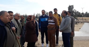 رئيسة مدينة القصاصين بالإسماعيلية تشارك أهالى الوادى الأخضر مبادرة التشجير