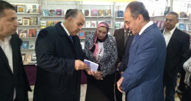 هيثم الحاج على يفتتح معرض الحوامدية الأول للكتاب.. صور