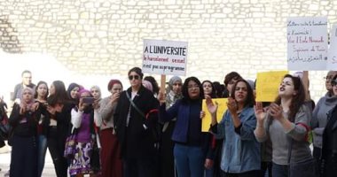 على خطى حفيد حسن البنا.. مدرس جامعى إخوانى يتحرش بطالبة فى تونس.. صور