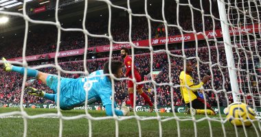 مدافع واتفورد يسخر من نفسه بعد "كوبرى" محمد صلاح
