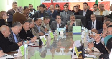 صور.. 3 قرارات لمحافظ الإسماعيلية فى أول لقاء جماهيرى بأهالى القنطرة غرب