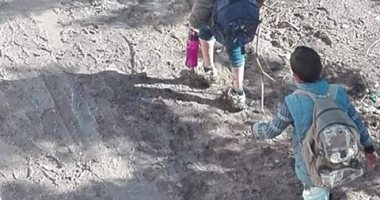 قارئ يطالب برصف طريق حولته الأمطار إلى بركة طين بقرية أبو سعادة الكبرى بدمياط