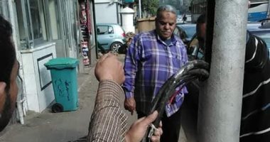 عزل أعمدة الكهرباء بأحياء القاهرة وغلق باكيات مخالفة بسوق باب الشعرية