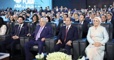 السيسى فى حفل افتتاح النسخة الثالثة من منتدى شباب العالم: أرحب بكم من قلب العالم إفريقيا القارة النابضة بالخيرات.. خلقنا على اختلافنا لنتكامل.. ويؤكد: المنتدى منصة نبعث من خلالها رسالة محبة وسلام للعالم (فيديو)