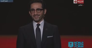 فيديو.. أحمد حلمى عن مشاركته فى منتدى الشباب: اللى جمعنا انسانيتنا مش اختلافنا 