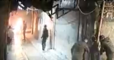 شاهد.. لبنانى يحرق نفسه فى طرابلس لعدم قدرته على علاج ابنته