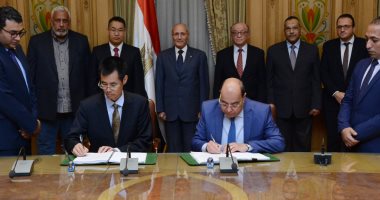 "العصار" يشهد توقيع عقد مع شركة صينية لإنشاء مصنع لإطارات السيارات