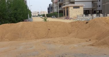 قارئة تشكو غلق البوابة الرئيسية لمدخل منزلها بالرمال فى حدائق أكتوبر