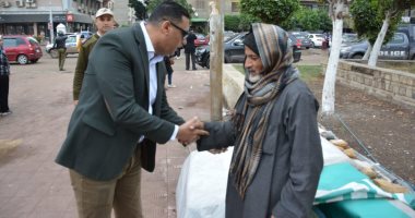 محافظ الدقهلية: تشكيل لجنة لحصر حالات البلا مأوى بعد مشاهدته مواطنين يفترشون الشوارع