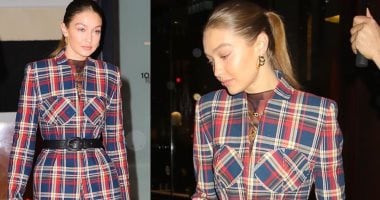 جيجي حديد ببدلة كاملة من الـplaid.. كيف اختارت الحقيبة والحذاء؟ 