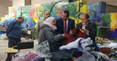 افتتاح معرض ملابس خيرى للطلاب غير القادرين بآداب الفيوم