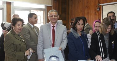  نواب رئيس جامعة طنطا يتفقدان المدن الجامعية ومعرض لبيع الملابس للطلاب بأسعار رمزية