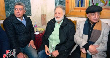 نجوم الفن يقدمون واجب العزاء فى المخرج المسرحى محسن حلمى