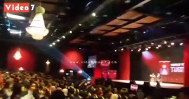 فيديو.. أغانى Merry Christmas وديسباسيتو على مسرح منتدى شباب العالم