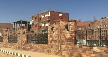 أسوار حضارية حول مصرف السيل بأسوان وبوابات للدخول لأعمال الصيانة والتطهيرات